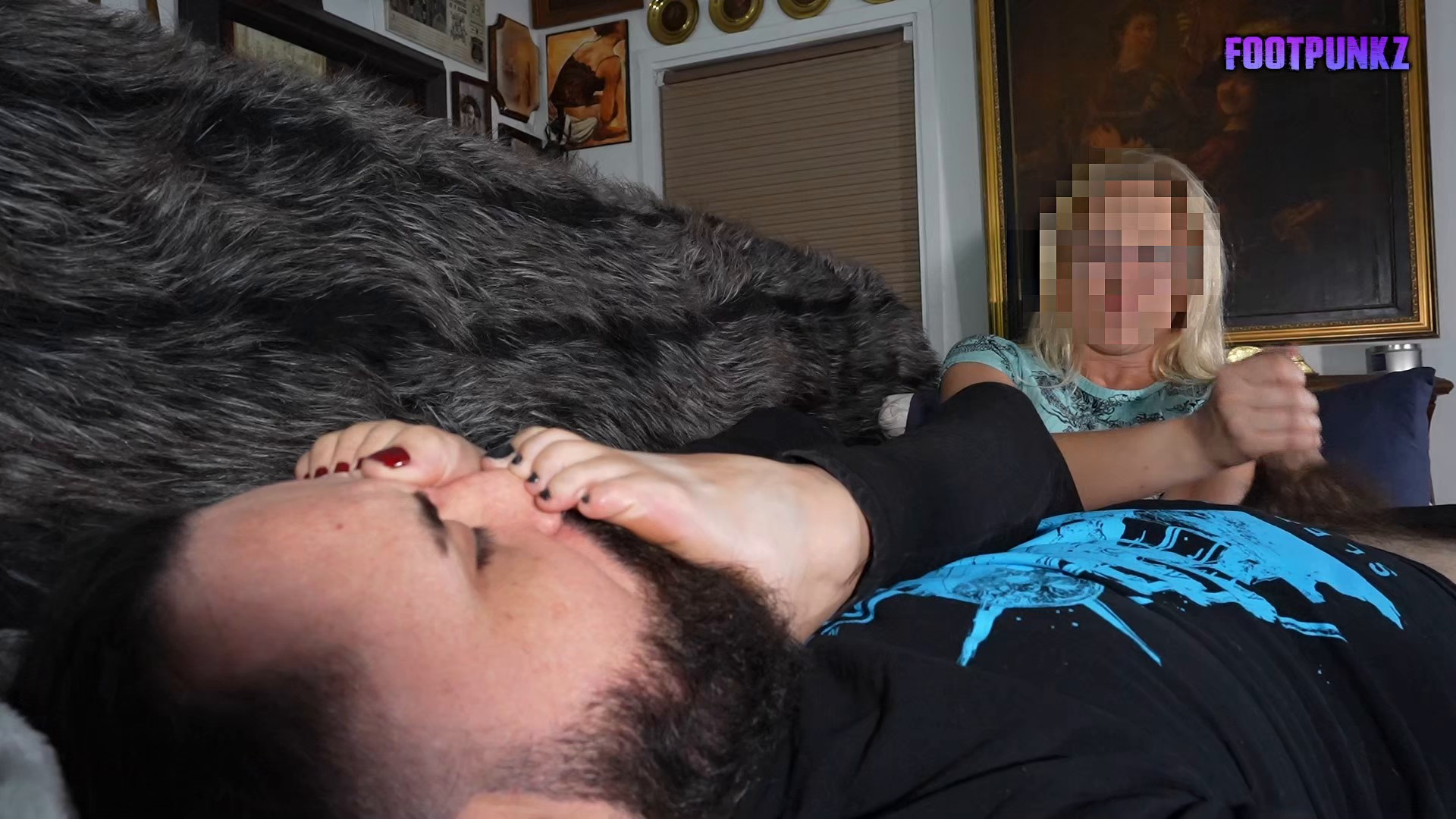 Footpunkz  sweaty feet mistress - Best Friends Cousin Gives a Secret Foot Smelling Handjob. Starring  00000