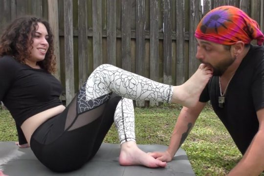 [Femdom 2019] Savage Soles -Riley Makes Him Puke. Starring Riley [FOOT GAGGING, FOOT FETISH, FEMALE DOMINATION, FOOT HUMILIATION, FOOT DOMINATION, k2s.cc]