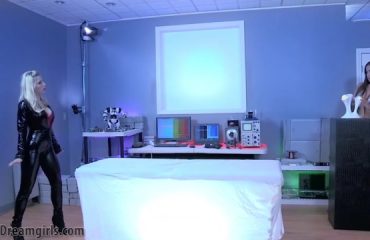 Ashley Fires SciFi Dreamgirls – Ashley 3000 Goes To Space. Starring Ashley Fires, Madeline Blue [Fingering, High Heels, Kinky]