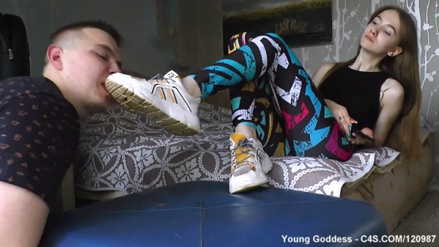 Young Goddess – Lick My Shoes Clean [Shoe Worship]