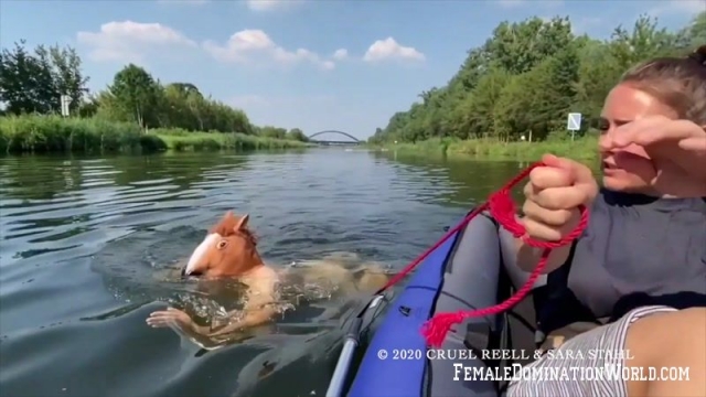 Cruel Reell - Public Boat Tour Through Berlin Canal