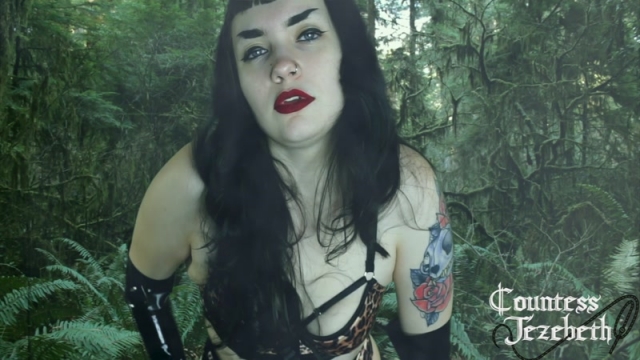Countess Jezebeth starring in video ‘Apex Predator’