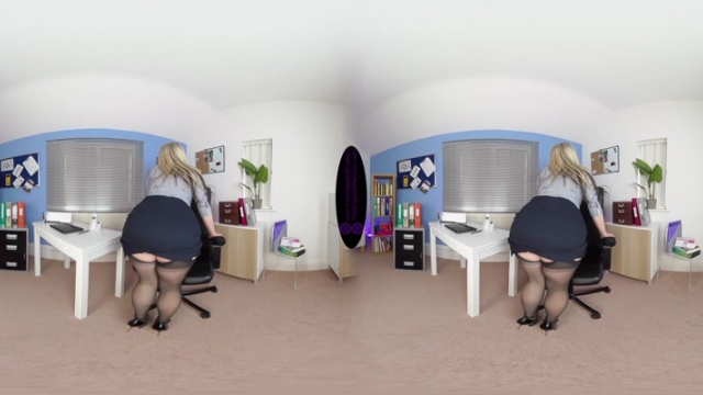 [Femdom 2020] The English Mansion – Under The Boss’s Desk – VR. Starring Miss Eve Harper