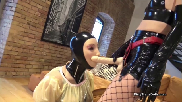 Dirty Trans Dolls – Fisted and fucked rubber doll part 1. Starring Fetish Liza [Dildo Sucking]