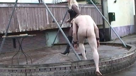 KELLY KALASHNIK – OUTDOOR THRASHING AFTER SOLITARY CONFINEMENT