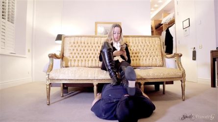 Spoilt_Princess_Grace_-_FootStool_Worm_Ignored.mp4.0001