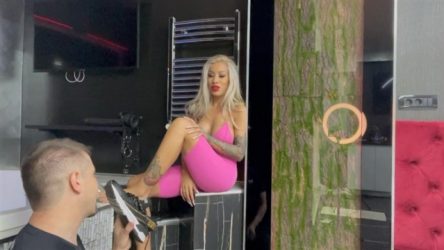 Mistress Saida – Worship Sweatty Snikers and Feet from Gym and Get Ballbusted