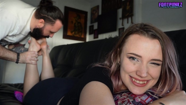 Cute Feet and Cumshots – Nerdy Gamer Girl Lilith First time Foot Worship & Tickling