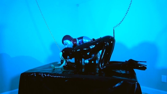 Kink - The Blue Room - Ass hooked and vibed. Starring Rubber Jeff and LatexLara