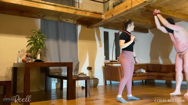 Cruel Reell – Bullwhipping