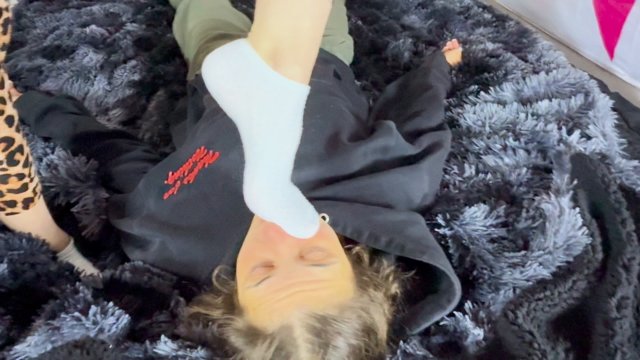 Fetish Nature Films - From Stinky Feet! Too Stinky Farts! - Sara Bee -  00001