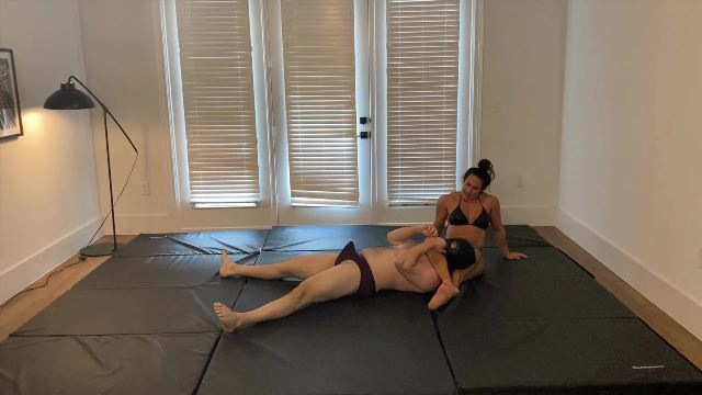 - Mistress Muscle Wrestling And a Footjob 00000 Mistress Muscle Wrestling And a Footjob - 00000