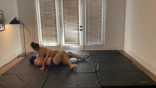 - Mistress Muscle Wrestling And a Footjob 00001 Mistress Muscle Wrestling And a Footjob - 00001