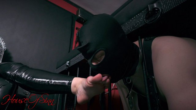 House of Sinn - Foot & Shoe Worship: Mistress Amanda trains Her footboy -  00000