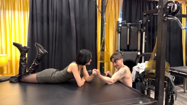 Jolie Berrie - Arm Wrestling Bet 00002 Jolie Berrie - Arm Wrestling Bet 00002