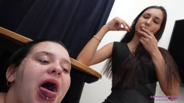 LICKING GIRLS FEET - ALSU and VANESSA - Don