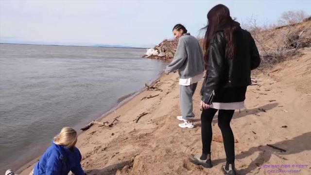 - SARAH and VICTORIA - Humiliation by the lake! 00001 SARAH and VICTORIA - Humiliation by the lake! - 00001