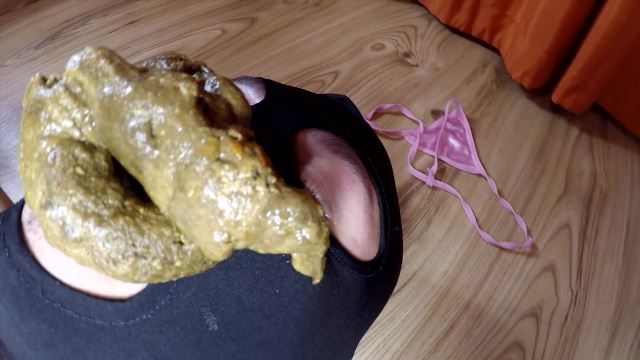 [Scat – Fboom.me] MISTRESS EMILY – Want You Eat More