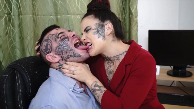 Mira Cuckold: Angry Boss Dominante Kissing
