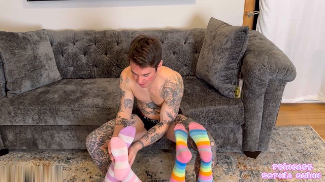 Princess Sophia Quinn Fetish Switch - Gamer Girl Foot Worship & Foot Fuck! Liz River, Princess Sophia Quinn & Charlie Mitchell XXX -  00001