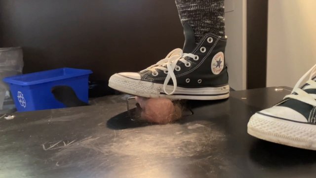 Sneaker Ballbusting Studio - The Queen Daeva Ballbusing Part 1 00001 Sneaker Ballbusting Studio - The Queen Daeva Ballbusing Part 1 - 00001