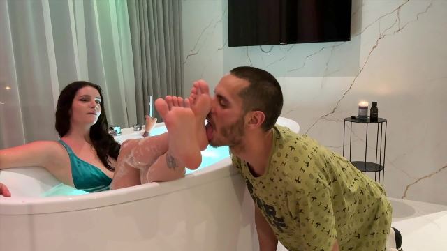SofisFemhome cruel feet mistress – Hotel Dominance: Goddess Sofi’s Intimate Hot Tub Humiliation