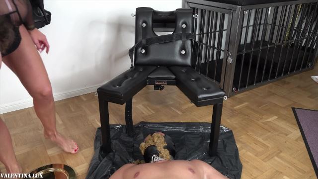 Valentina Lux – Bowel emptying in slave’s mouth 00002 Valentina Lux – Bowel emptying in slave’s mouth 00002