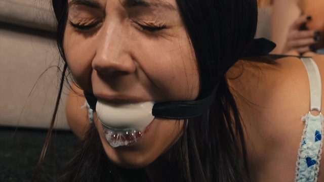 Layla Bondage Addiction (2023) femdom bondage leather – Mia and Scarlett – Worship like in the movie