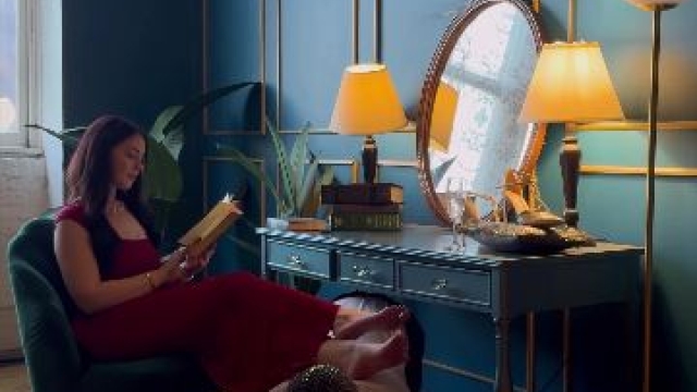 Lexi Luxxe – Silent Commands: Afternoon Reading with My Human Footstool