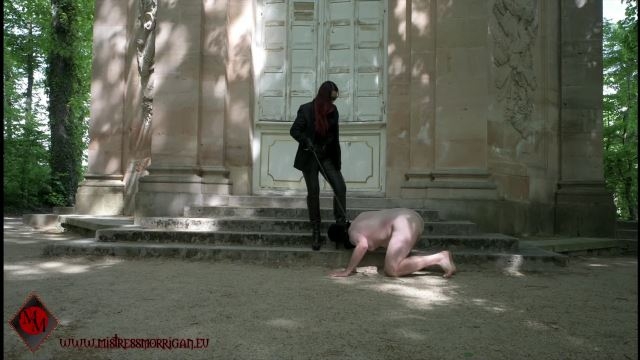 Mistress Morrigan – HUMILIATION IN THE PALACE GARDENS