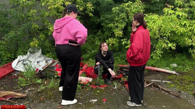 KINGDOM OF FEET AND SLAVES – humiliated feet pig (4K)