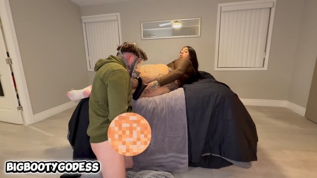 Bigb00tygodess – GAS MASK FART SLAVE