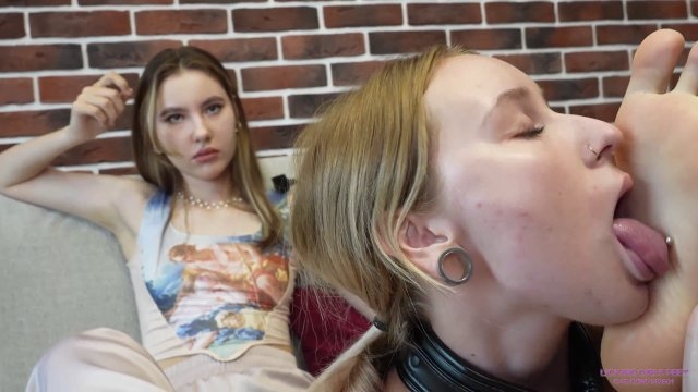 LICKING GIRLS FEET – ALSU – More humiliation for a friend