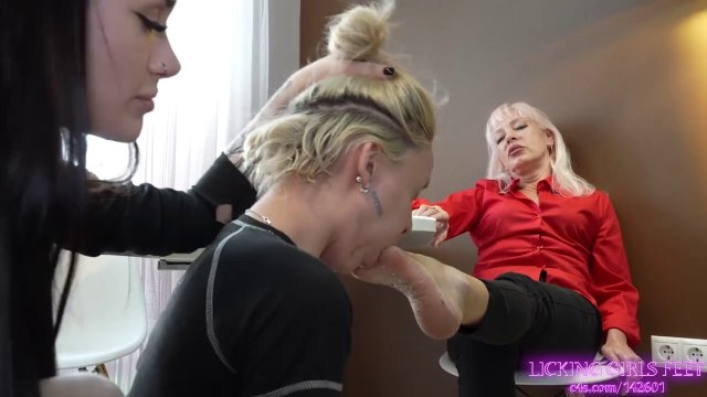 LICKING GIRLS FEET – LORA and SARAH – Enjoy our delicious dirty feet, slave!