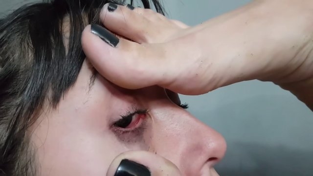 MF Video – Top Model Bruna Vitale: Fancy Foot Domination