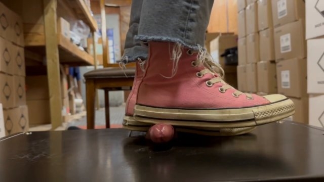Sneaker Ballbusting Studio – Converse Dick Stomping on Sunday night