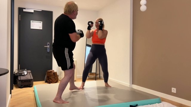 World of Natalie Pauer – Kickboxing: face punching belly punching leg punching